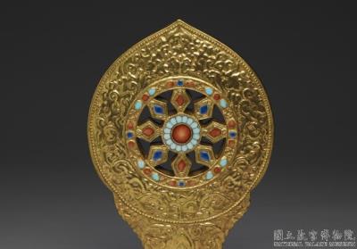 图片[2]-Gilt porcelain monstrance with the Wheel of the Law/ Dharmachakra in fencai painted enamels, Qing dynasty,  Jiaqing reign (1796-1820)-China Archive